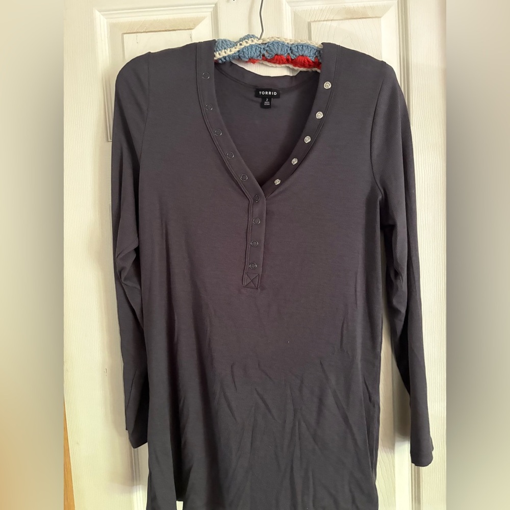 Size 2 Torrid Henley Gray Buttoned Long Sleeve Tee
